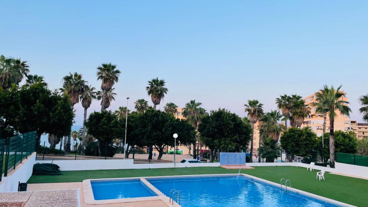 Holiday With A Sea View Торевиеха Екстериор снимка