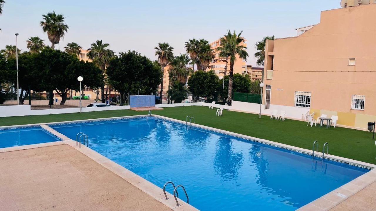 Holiday With A Sea View Торевиеха Екстериор снимка